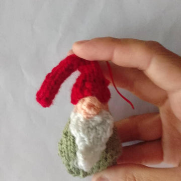 Gnome knit postal