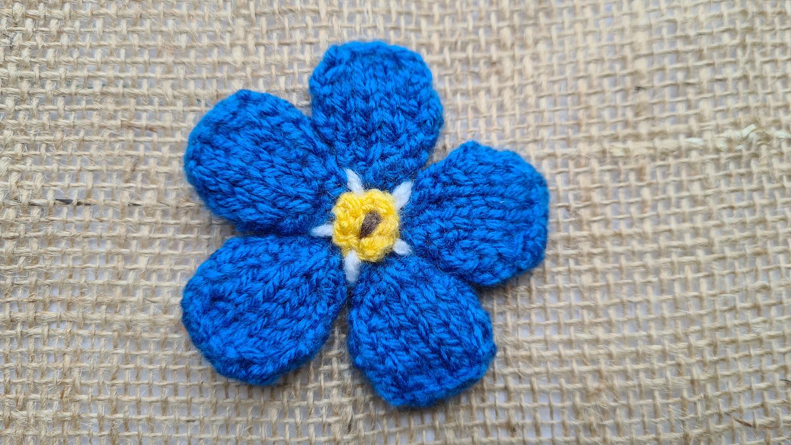 Knitted Forget-me-not