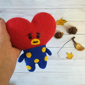 Knitted Heart Tata BT21