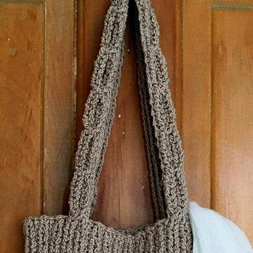 Crochet Tote Bag Pattern: Strappy Little Hand Bag