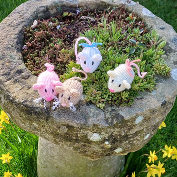 Little Mouse Family Creme Egg Cover Knitting Pattern DK Gift Charity knit EASY Easter Egg Hunt Milk Toy Cadburys Caramel Oreo Egg