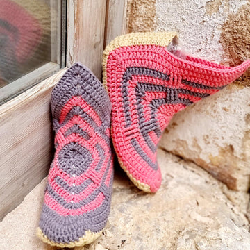 Cozy crochet slippers socks for adults and kids pattern S15