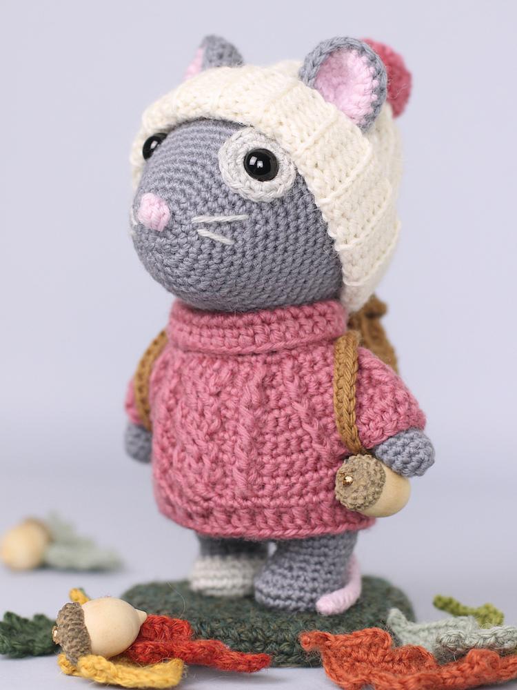 Clover the Mouse in Winter