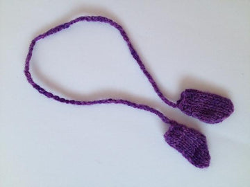 Cozy mittens for Blythe