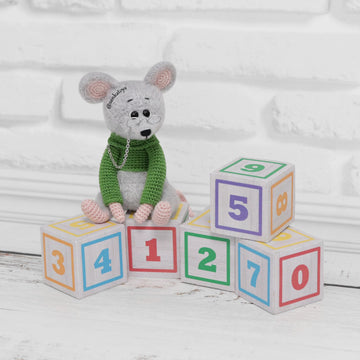 Mouse in a sweater