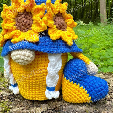 Patriotic gnome of Ukraine (girl)
