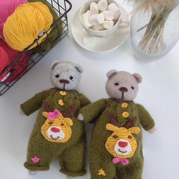 Christmas bear knitting pattern, stuffed knitted doll