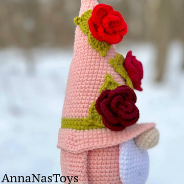 Gnome with roses 2