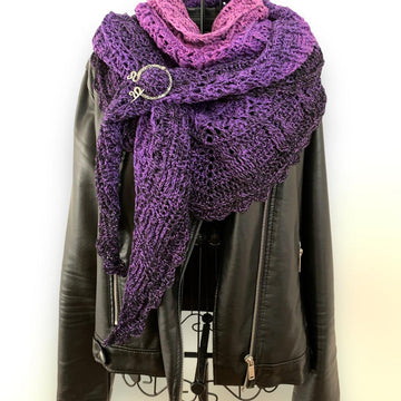 Flat Triangular Scarf "Eunomia"