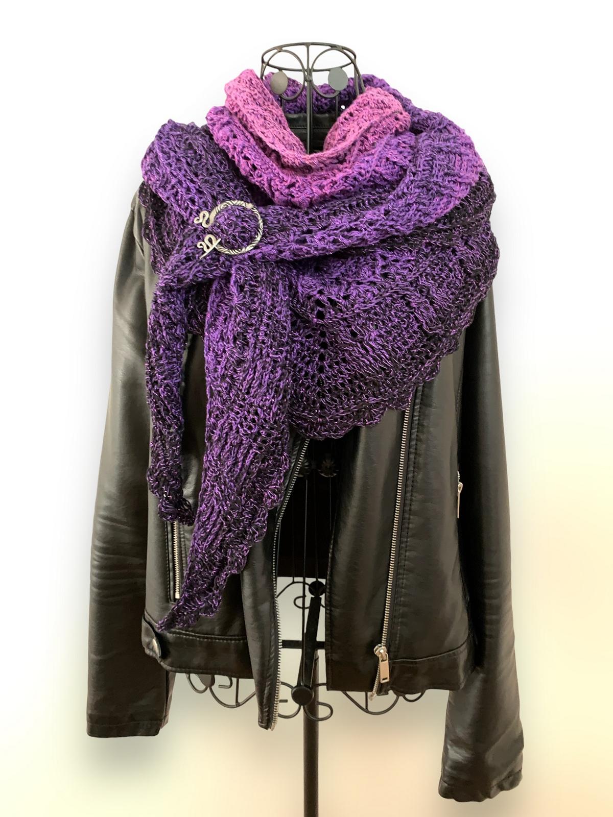 Flat Triangular Scarf "Eunomia"