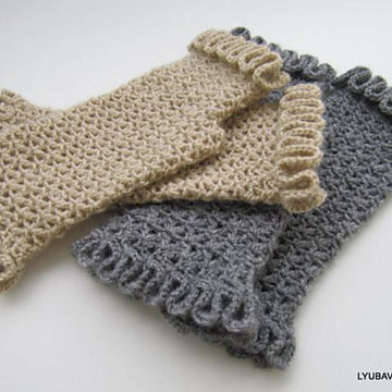 Crochet Wrist Warmers With Ruffled Edges