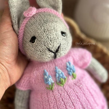 Knitting pattern Bunny in dress