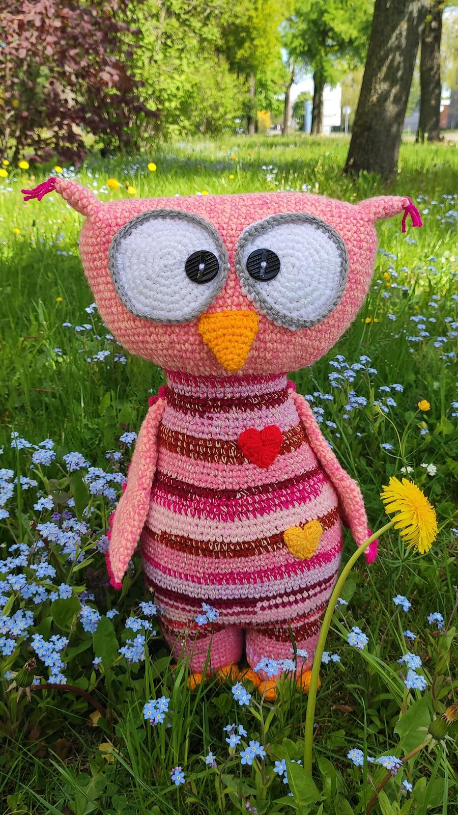 Scrap yarn owl