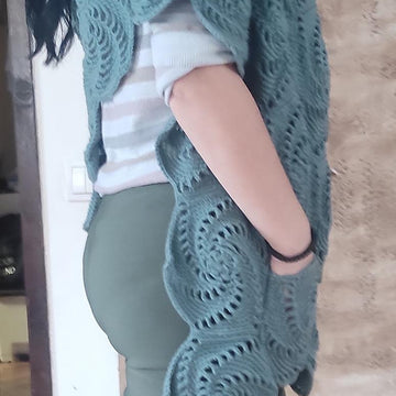 Spiral hexagon pocket scarf