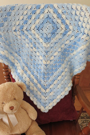 Shells and Cream Baby Blanket – Easy Center‑Out Crochet Pattern (DK Weight)