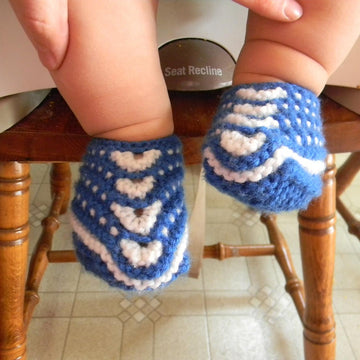 Seamless Slip-Stitch Slippers for Babies, sizes 6-9m and 12-18m.
