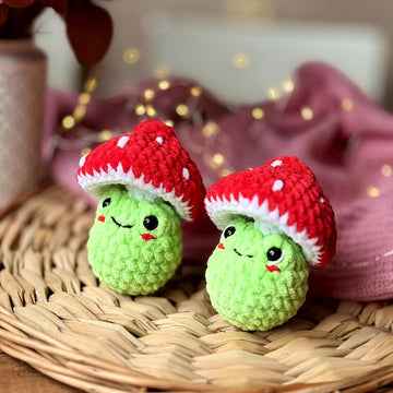 Mushroom frog amigurumi