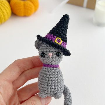 Crochet cat with witch hat pattern Halloween black cat keyring amigurumi Spooky ornament