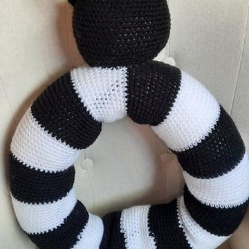 Midnight the Cat Halloween Wreath Crochet Pattern