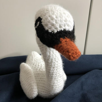 Swan amigurumi