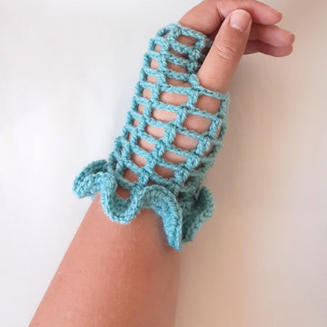 Nix lace crochet gloves