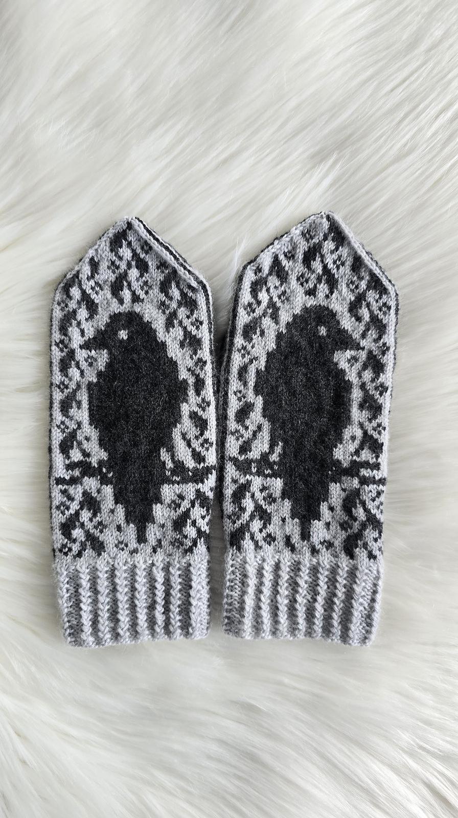 To Catch A Crow Mittens
