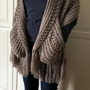 Easy Crochet Shawl Pattern: Perfect-Pockets Shawl