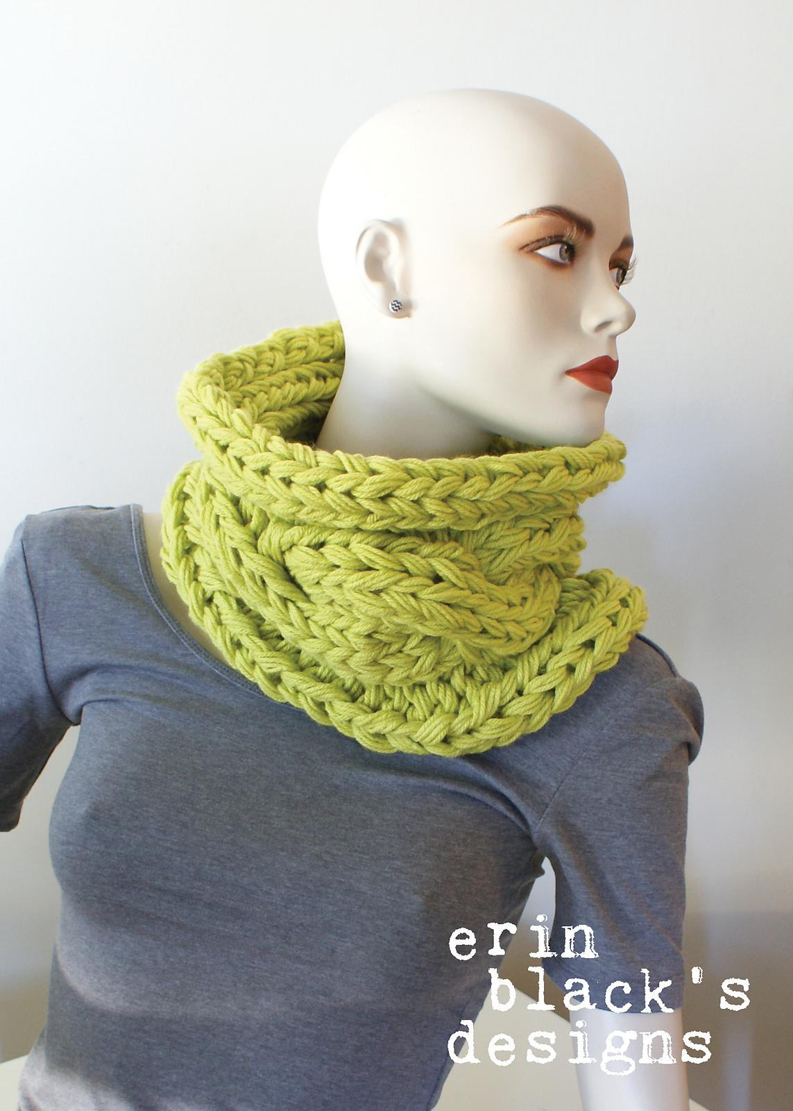 Chunky Knit Twisted Cable Cowl (cowl002)