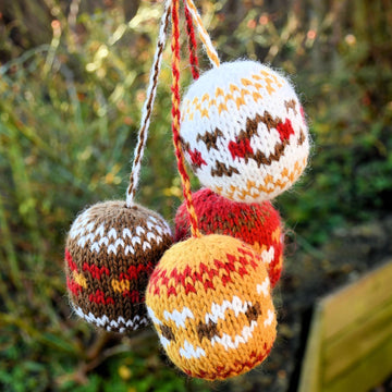 Painted Daisy Hanging Decoration Knitting Pattern - Toy Knitting Pattern