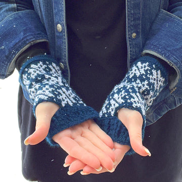 Falling Snowflakes Mitts