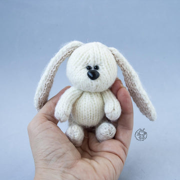 Mini bunny knitting flat
