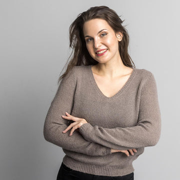 Classic alpaca sweater with V-Neck