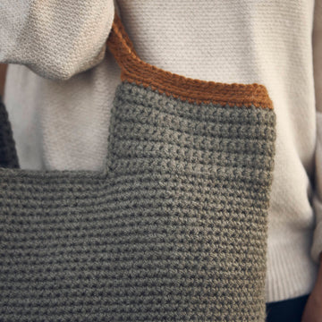 Huntington Carryall in Lion Brand Hue & Me - M20283-TWH - Downloadable PDF