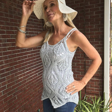 Traveling dropped stitches top