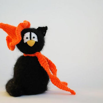 Black Cat in the orange Hat - halloween knitting pattern (knitted round)