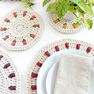 The Tulip Placemat & Doily Set 104