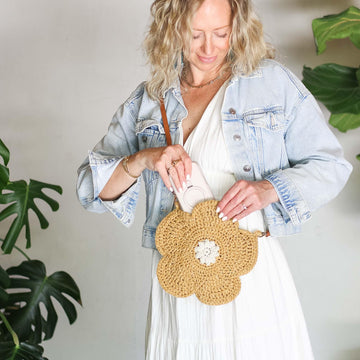 Dainty Daisy Purse
