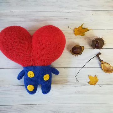 Knitted Heart Tata BT21