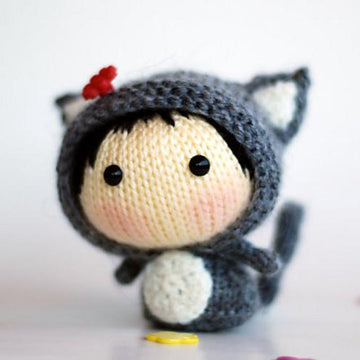 Gray Girl-Cat ( knitted round ). Toy from the Tanoshi series.