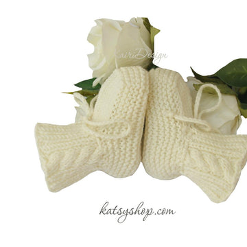 Baby booties with cable