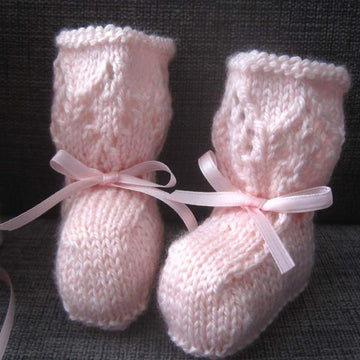 Olivia Bonnet & Booties Set (DK)