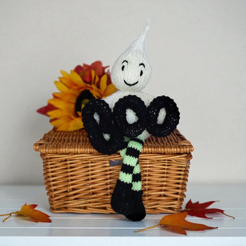 Ghost shelf sitter