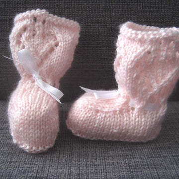 Lucia Bonnet & Booties Set (DK)