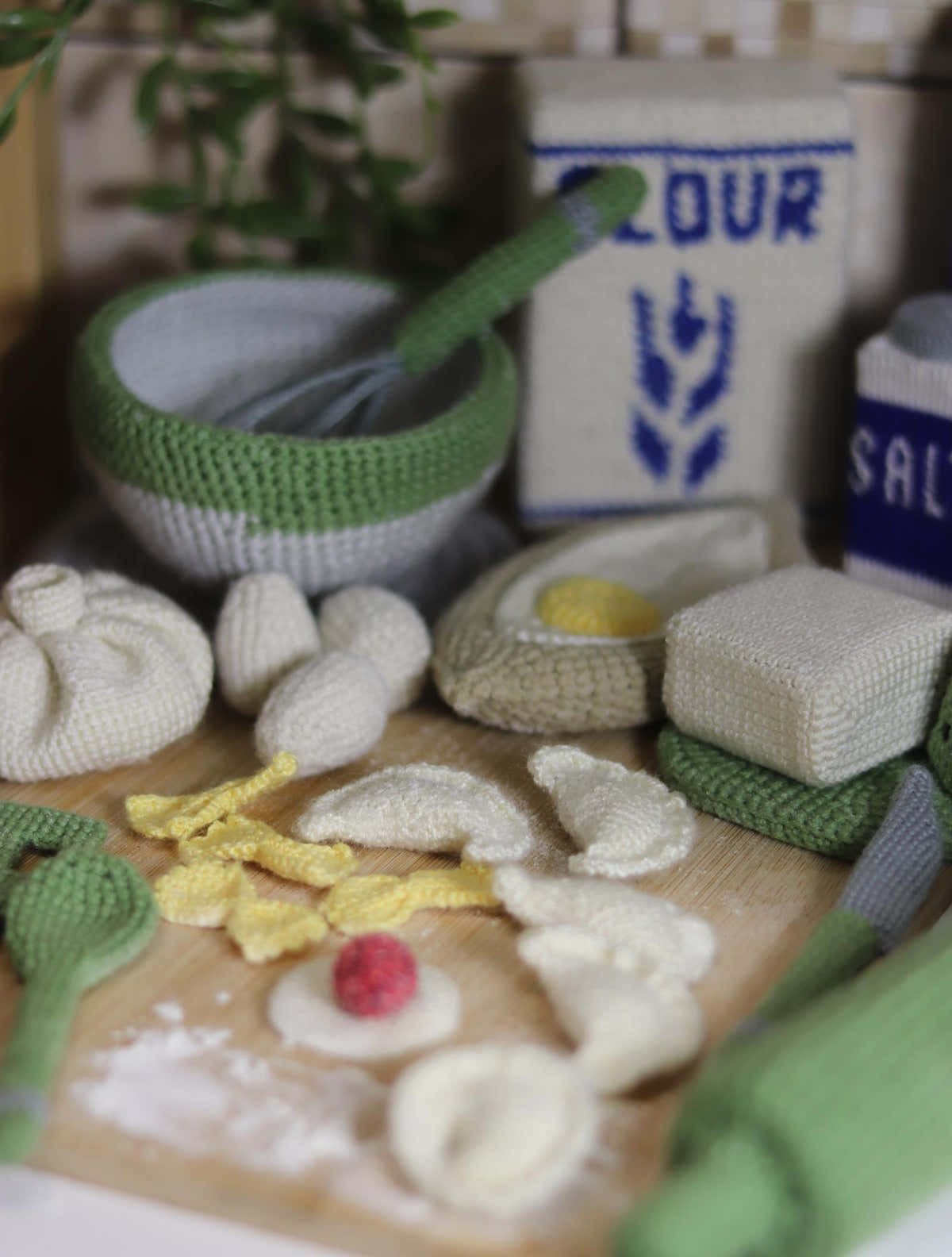 Crochet Kitchen Play Set Pattern: 16-Piece dishes set and Food Toys(with boxes)