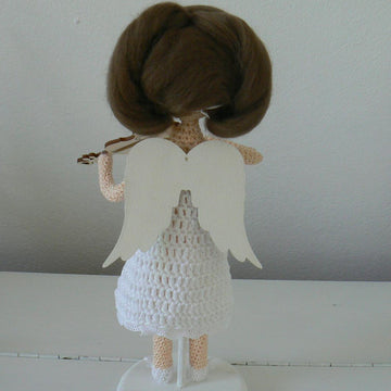 Angel playing the violin