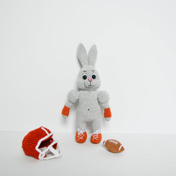 Leo the bunny, American football player
