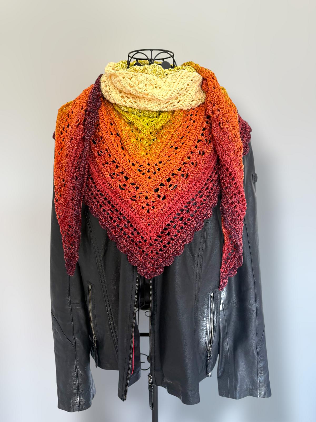 Triangular Scarf "Tiasa"