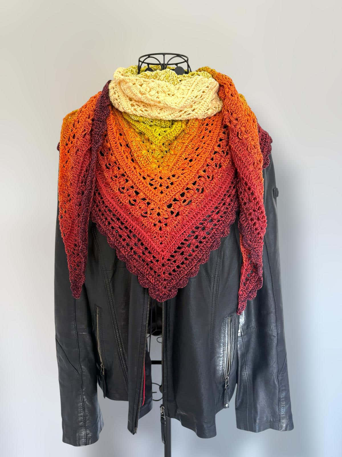 Triangular Scarf "Tiasa"