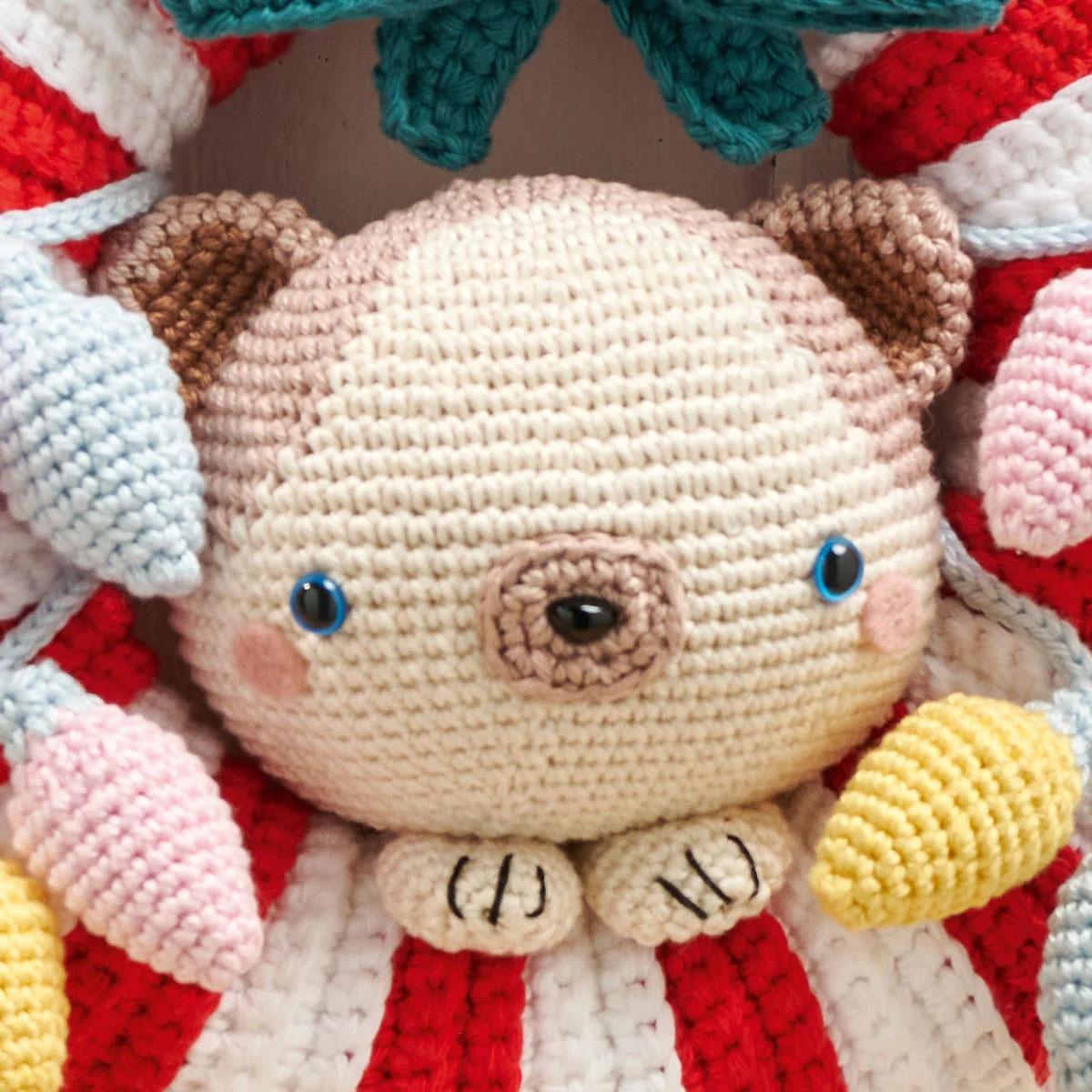 Kitsch Cat Christmas Wreath Crochet Pattern