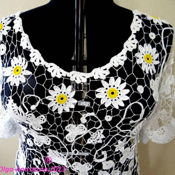 Lace beach tunic with daisies